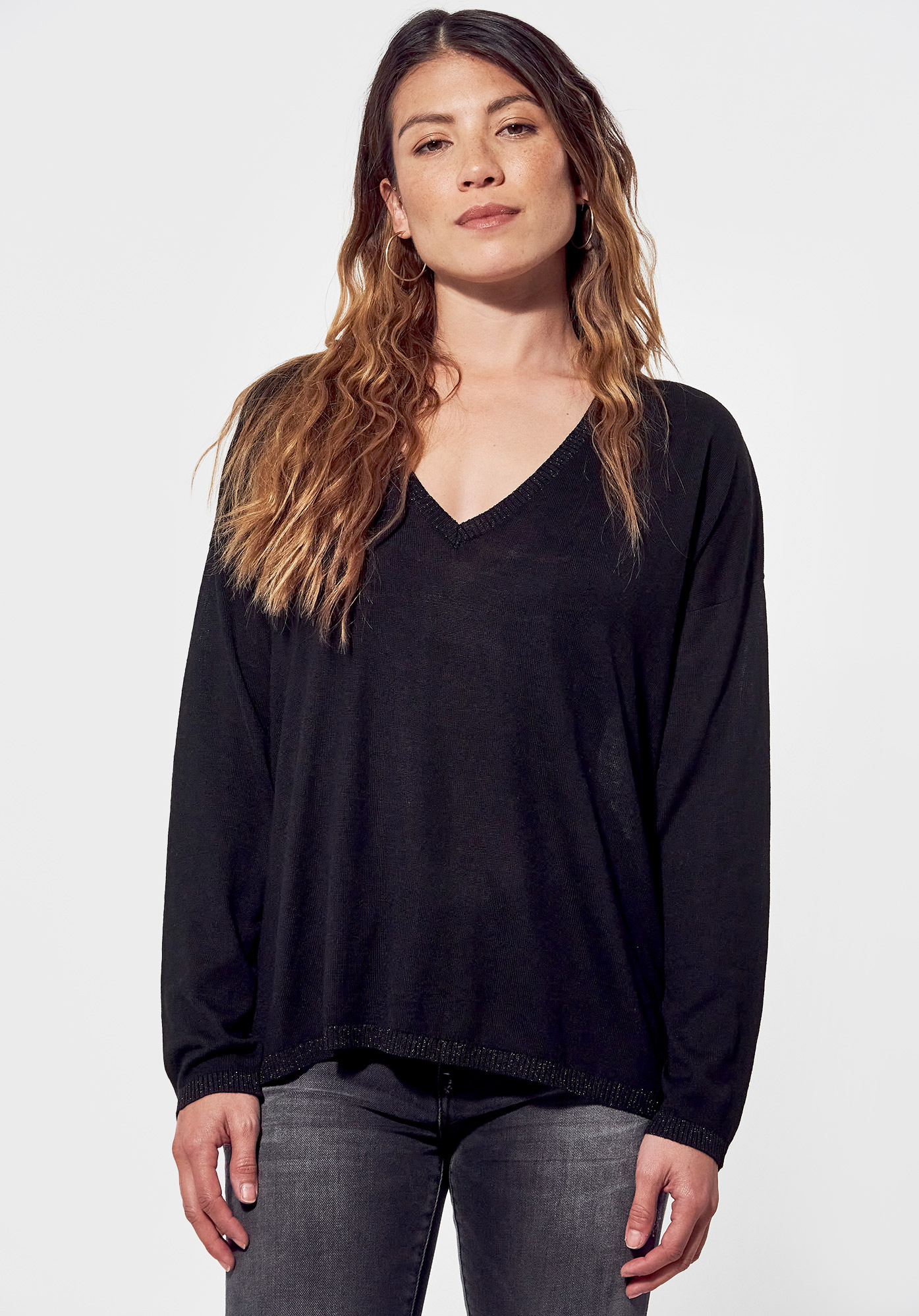 Loose outlet black jumper