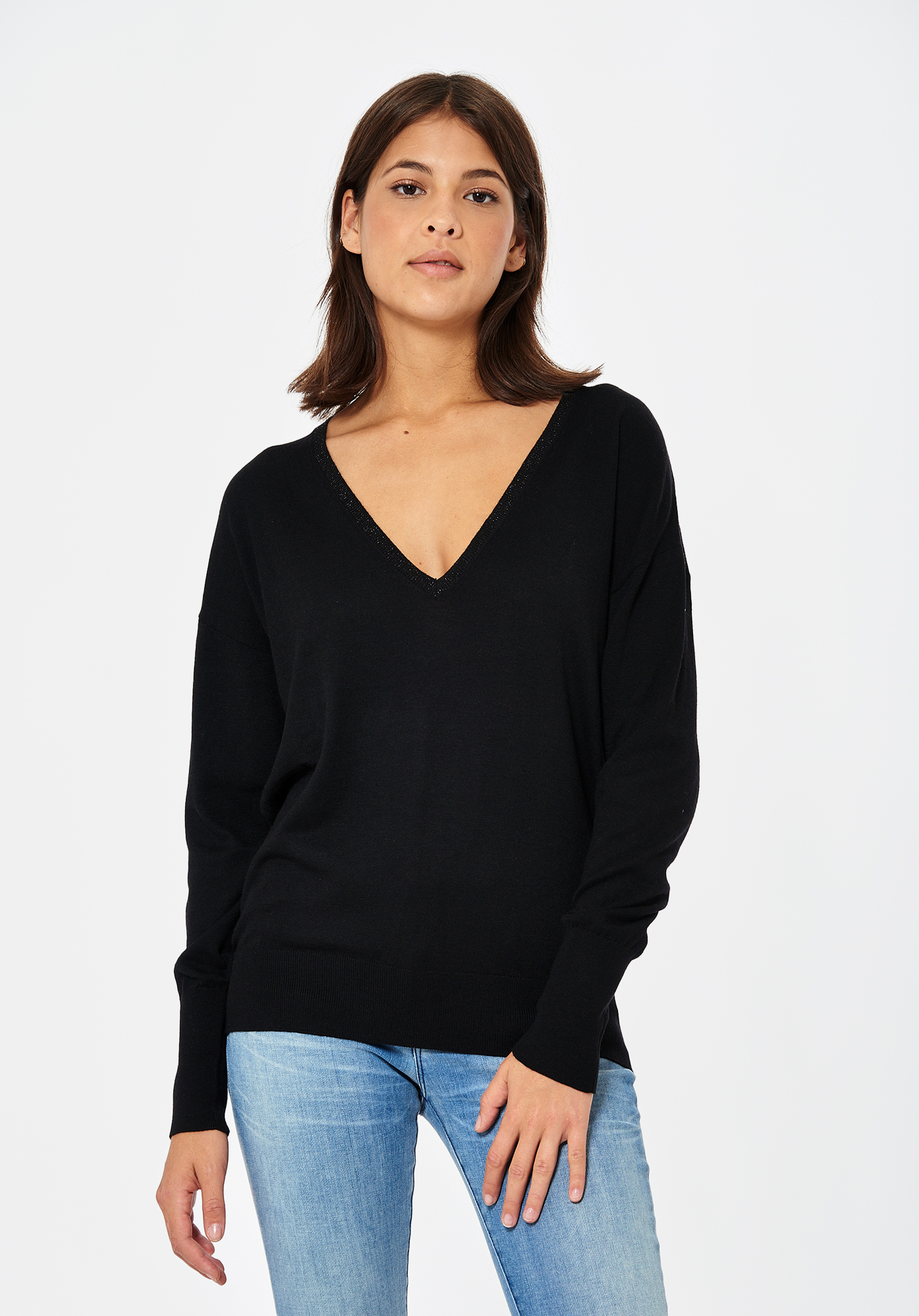 Lightweight best sale black jumper