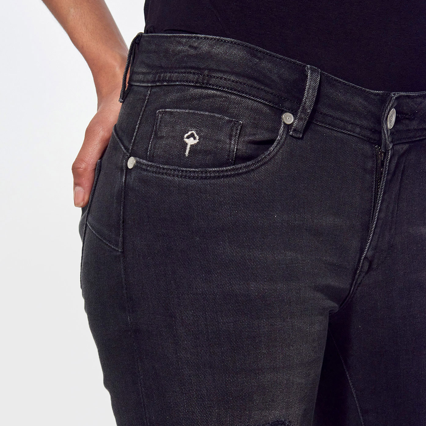 Women s black slim fit bleu impact faded and ripped jeans Loka Kaporal