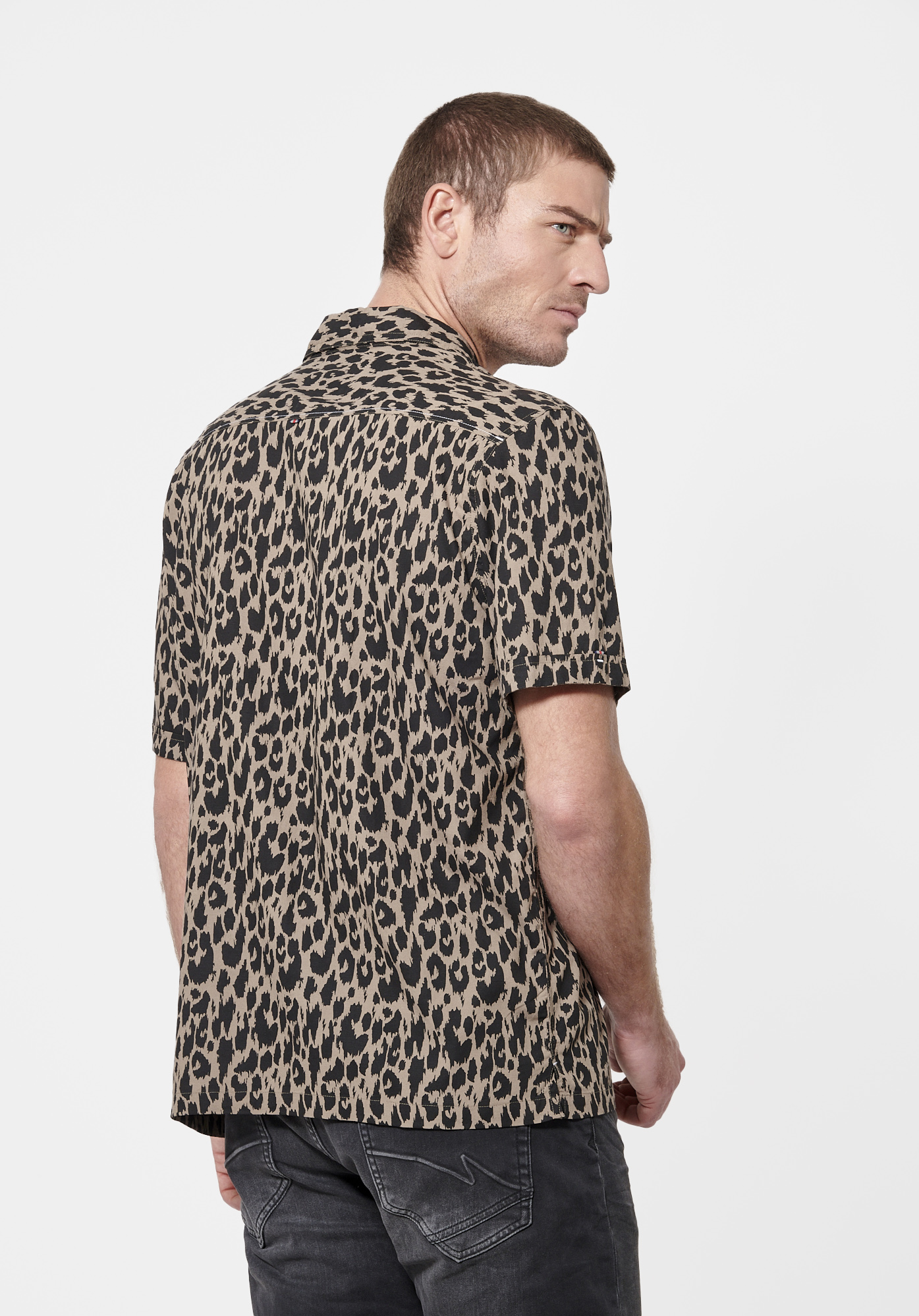 H&m leopard sales shirt mens